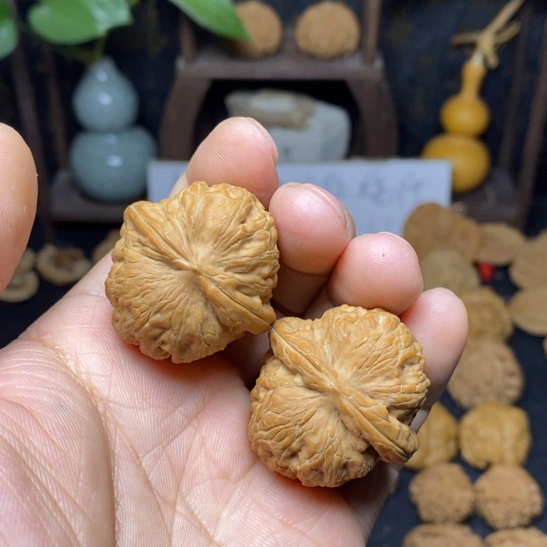 文玩核桃吊坠小*疼35元宝