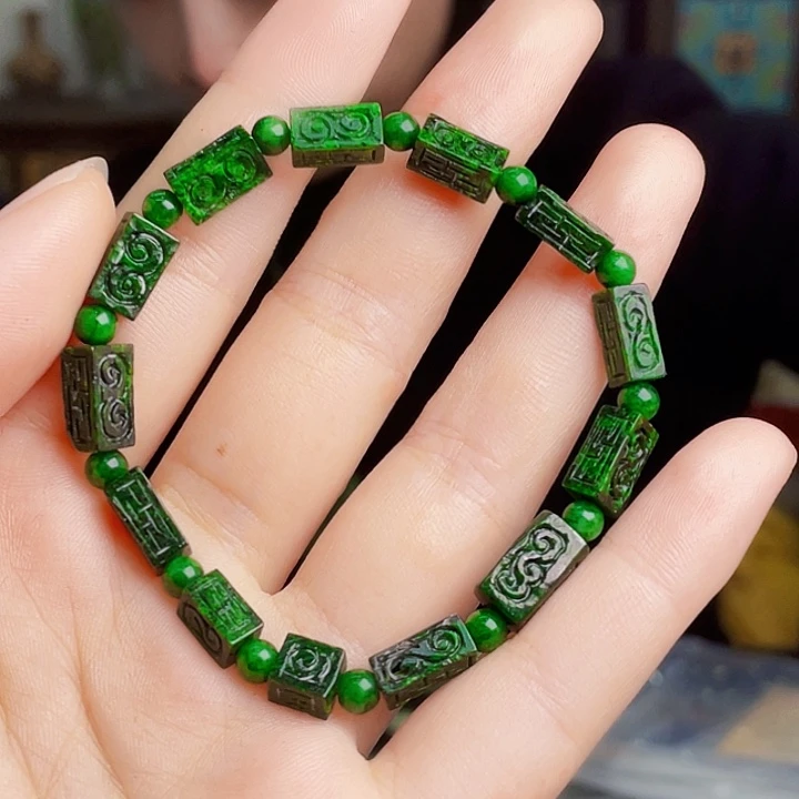 翡翠未镶嵌颈饰多样性