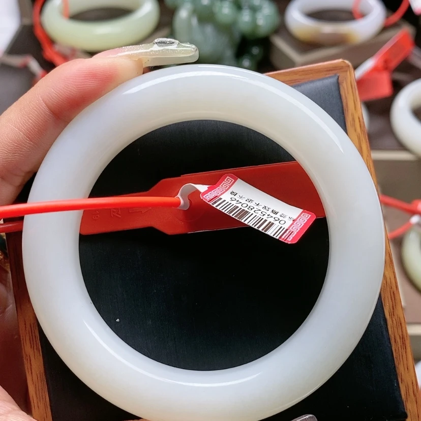 【闪购商品】和田玉手镯未镶嵌话****?