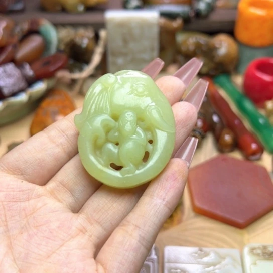 未镶嵌蛇纹石玉颈饰