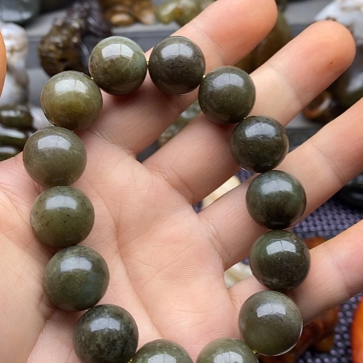 未镶嵌蛇纹石玉颈饰