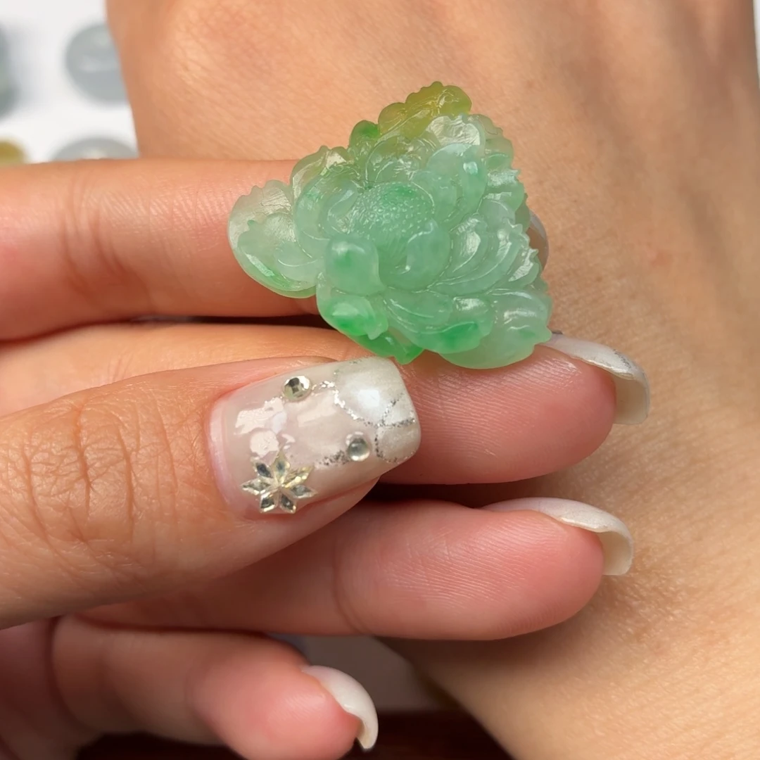 定制翡翠未镶嵌花开富贵