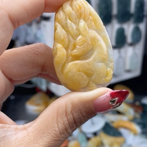 翡翠颈饰未镶嵌翡翠