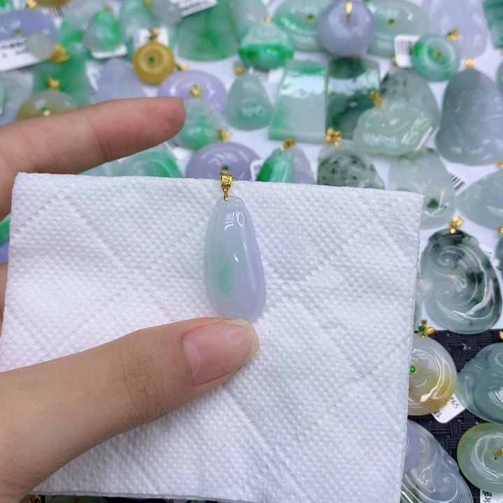 翡翠18K金镶嵌颈饰1111111111