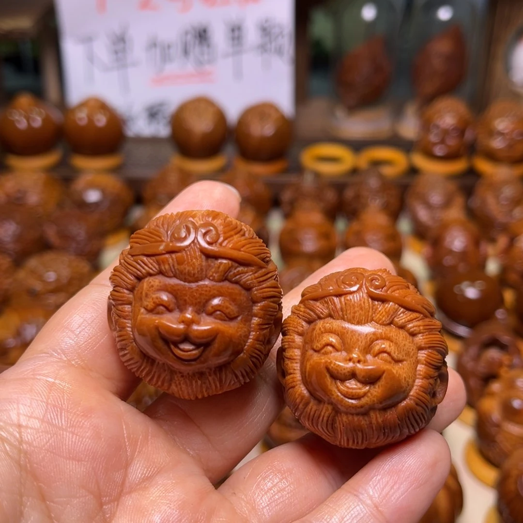 橄榄核把件潇**蝶孙小圣一对