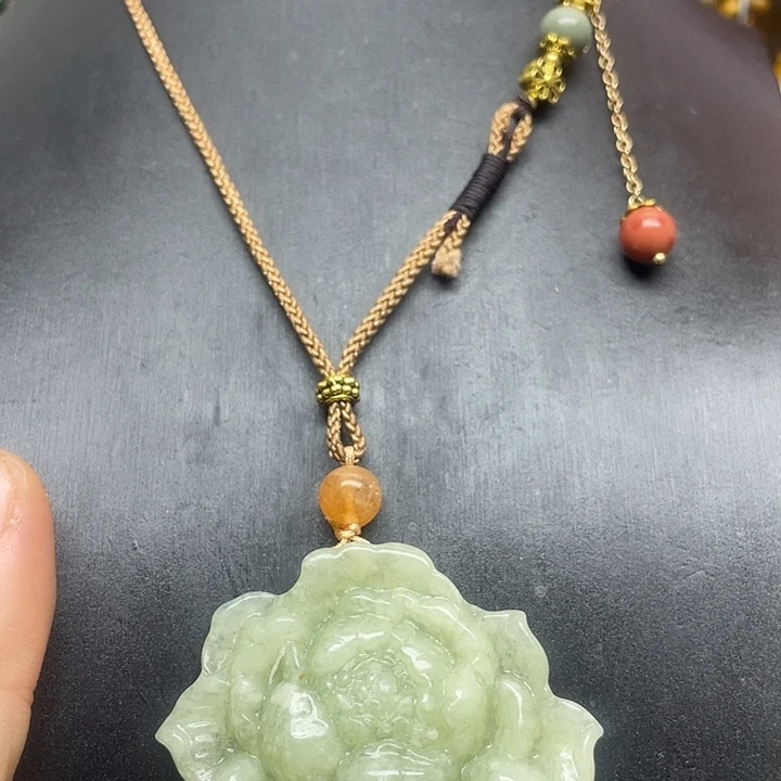未镶嵌蛇纹石玉颈饰