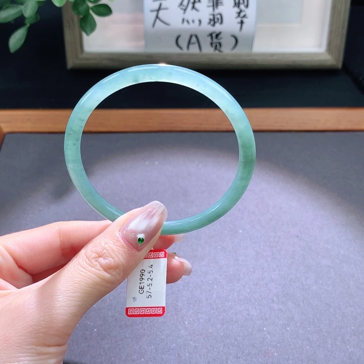 翡翠手镯未镶嵌天然翡翠手镯