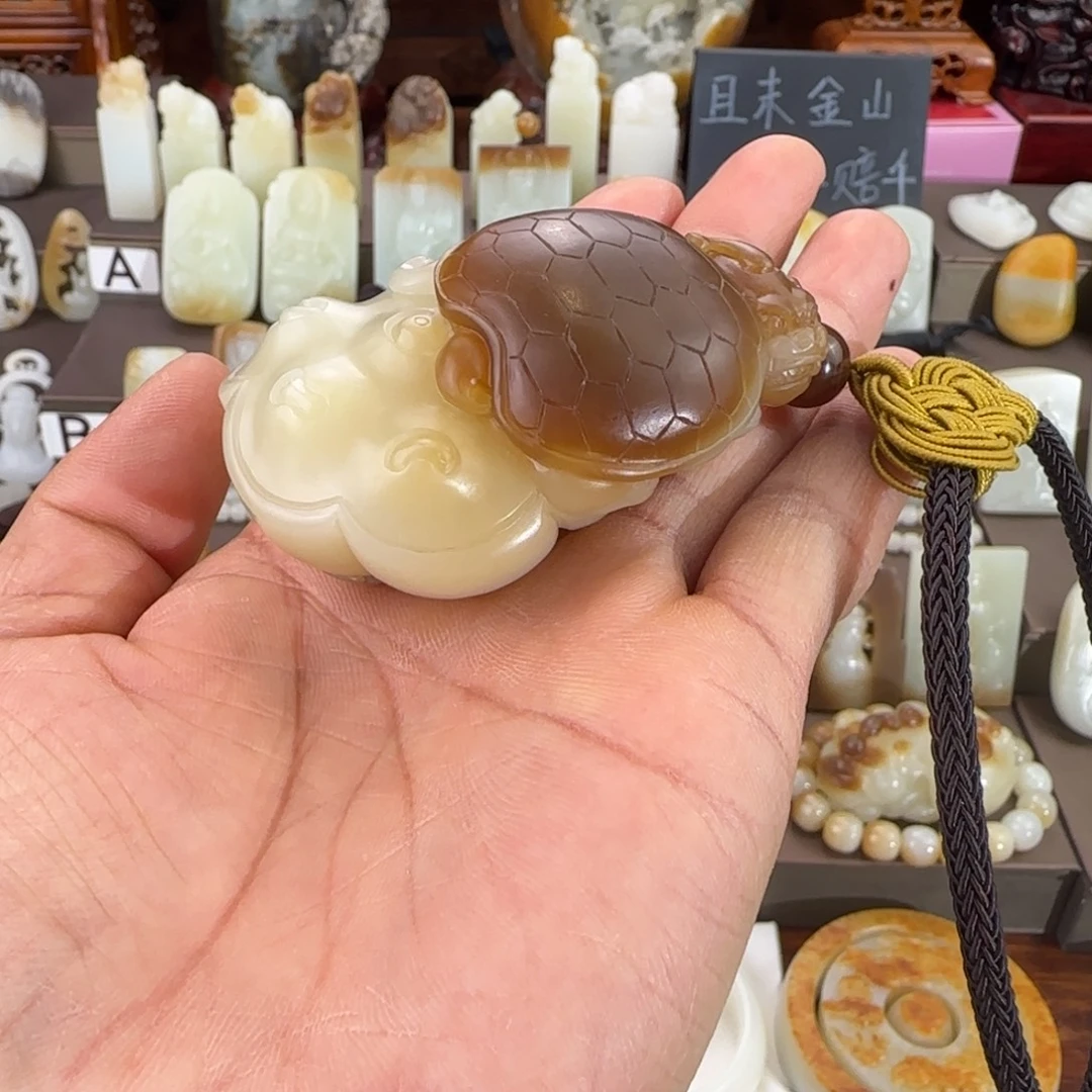 海****和田玉（糖玉）未镶嵌颈饰