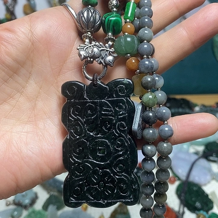 翡翠未镶嵌吊坠(赠链)