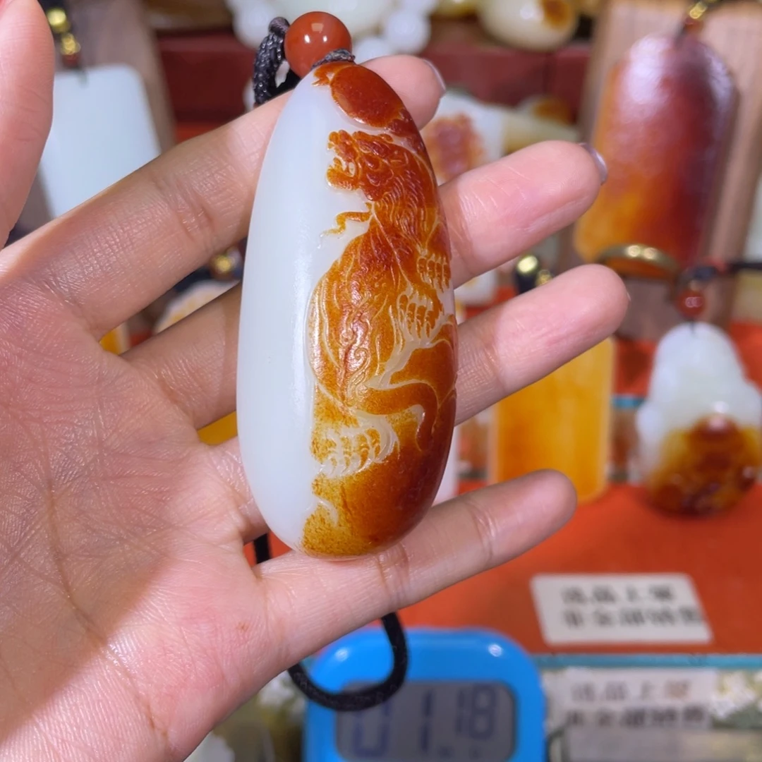 浩***。和田玉未镶嵌挂件