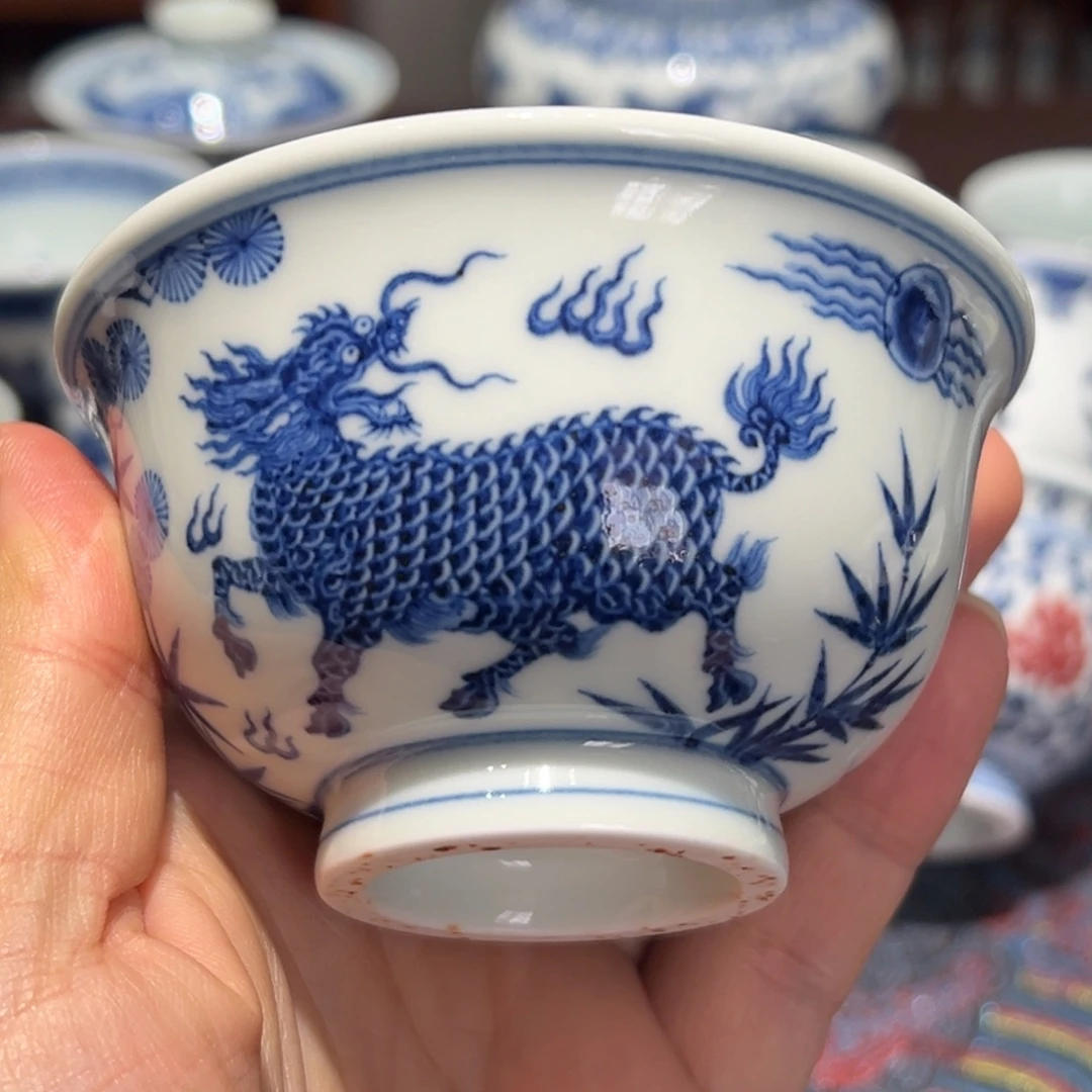 陶精品青花松竹梅麒麟望月压手杯口径约9.5厘米