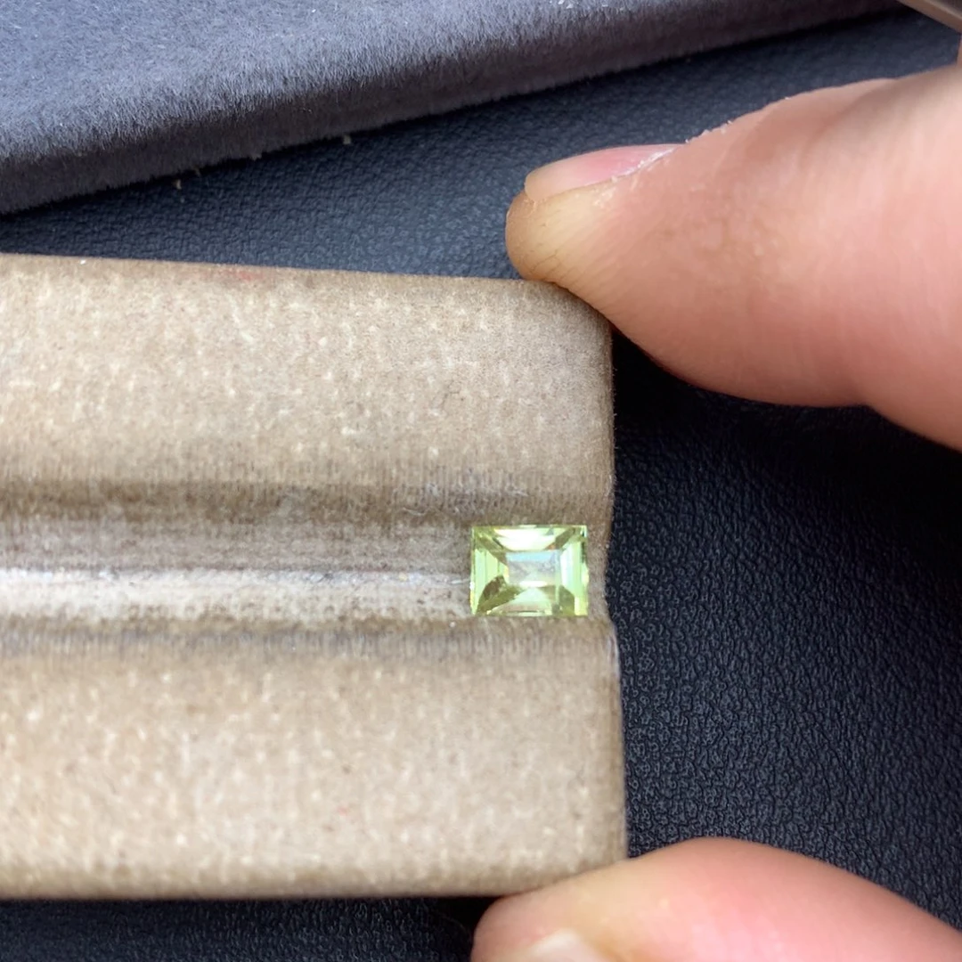 裸石金绿宝石0.97ct全净