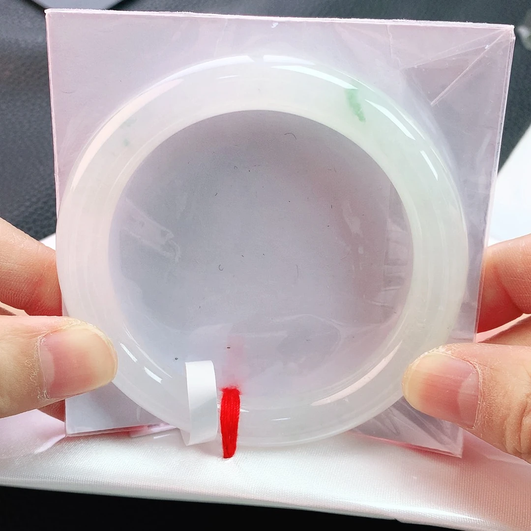 翡翠手镯未镶嵌56圈