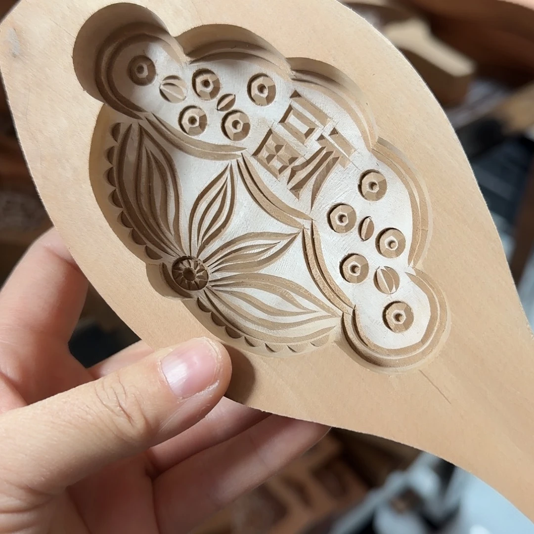 梨木精雕凹底莲蓬福字