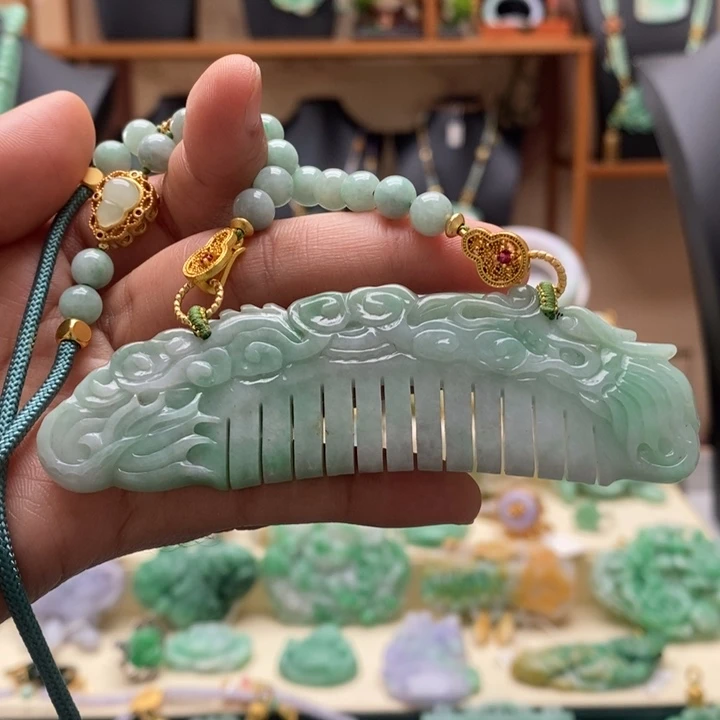 翡翠颈饰未镶嵌翡翠吊坠