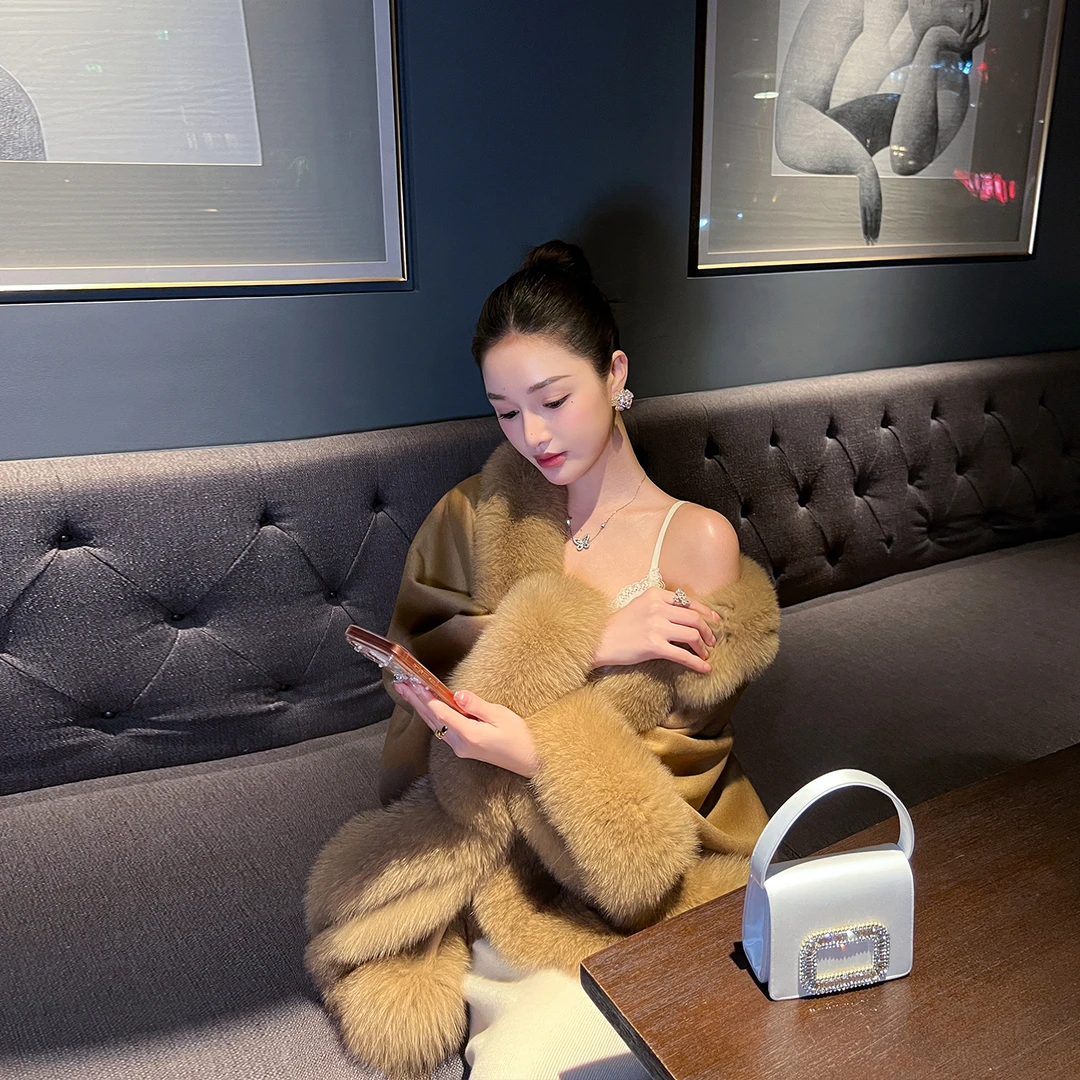 驼色斗篷羊绒大衣女冬新款韩版高级感狐狸毛领宽松气质毛呢子外套