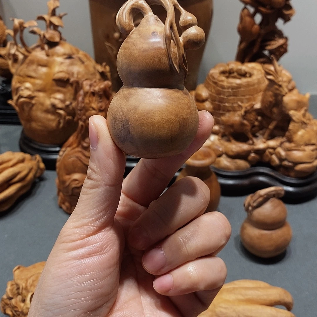用***8檀香木老山檀香《葫芦》手把件