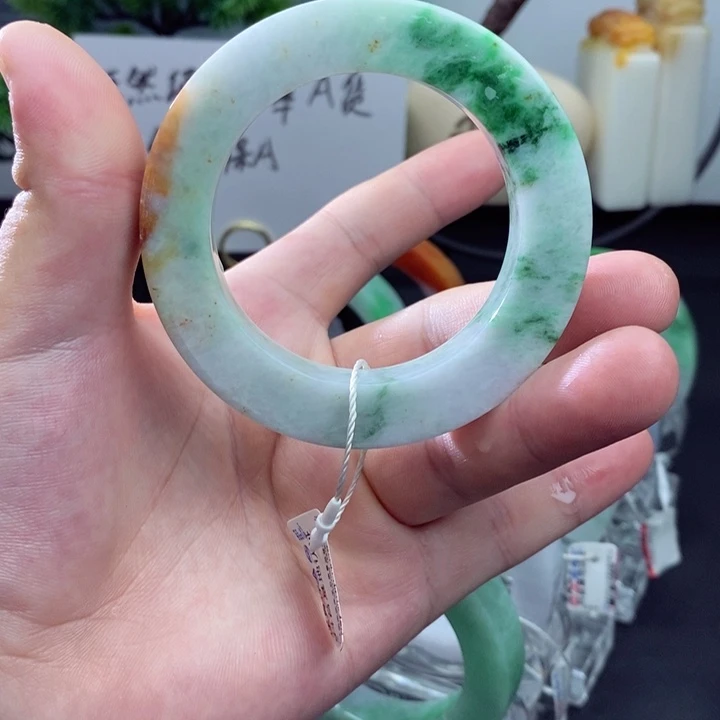 未镶嵌天然翡翠手镯定制翡翠