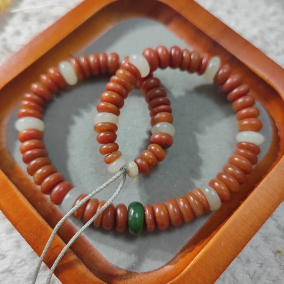 和田玉小扣子手链