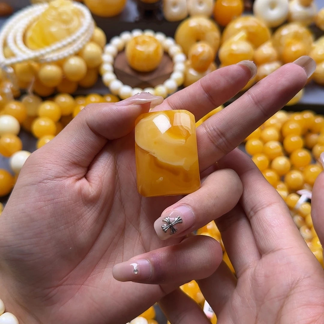 蜜蜡未镶嵌珠宝奇石