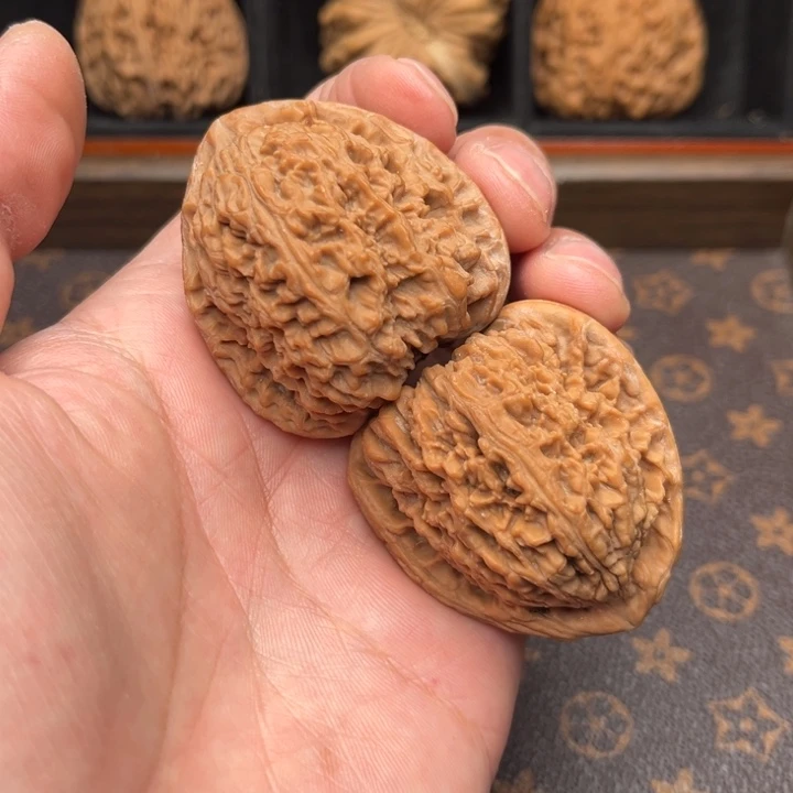 文玩核桃吊坠三角南疆