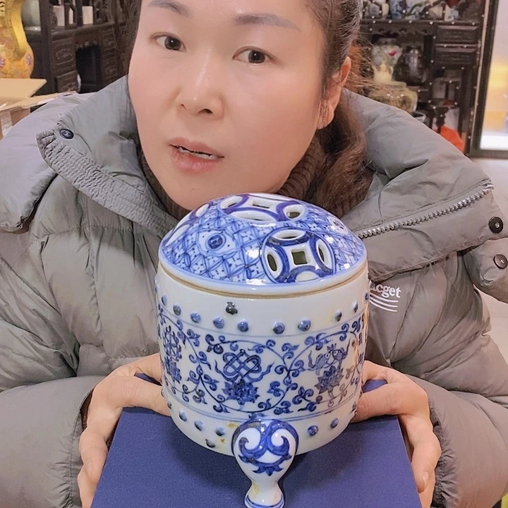 瓷片瓷器上都印满鲜花