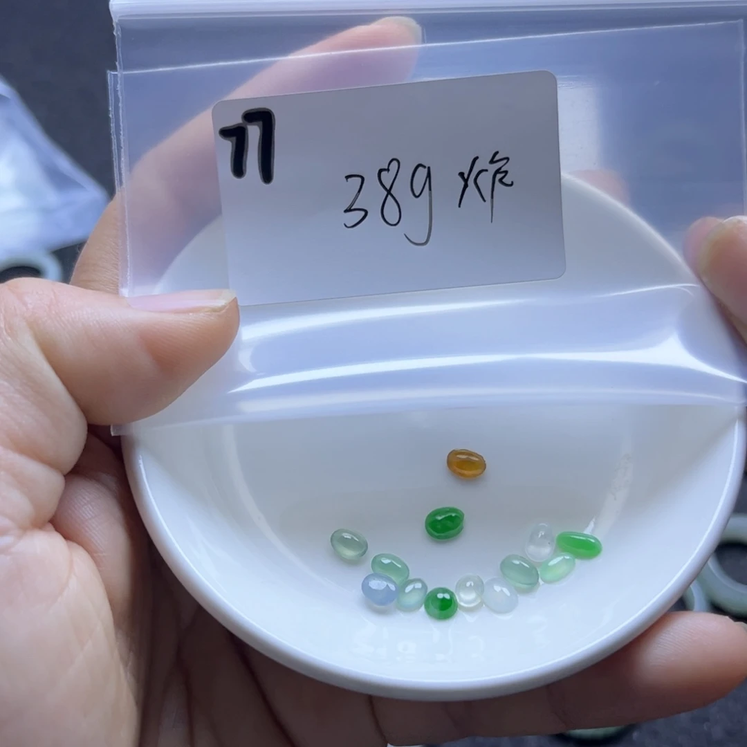 翡翠未镶嵌颈饰不退