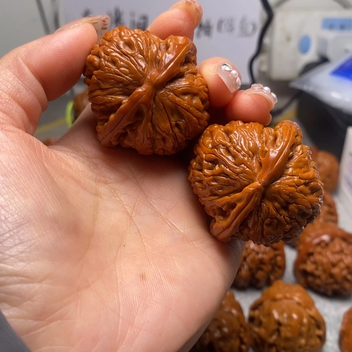 漂***动大叶紫檀（黑酸枝木类）