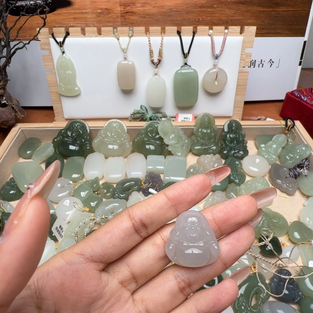 和田玉未镶嵌颈饰