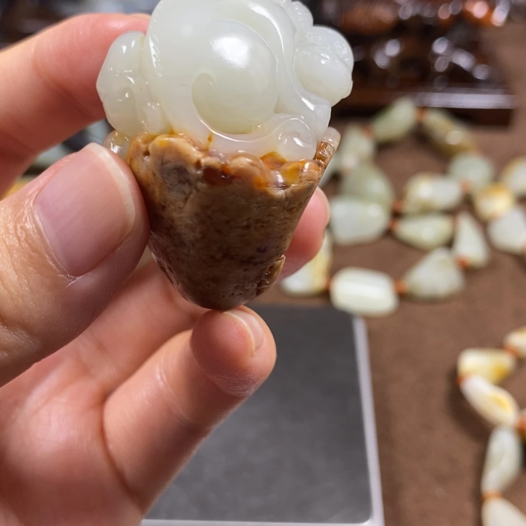 和田玉未镶嵌把件