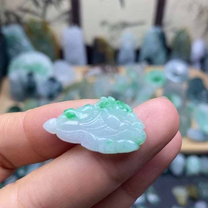 翡翠未镶嵌颈饰白菜