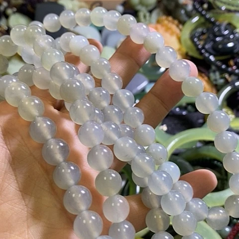岫玉未镶嵌颈饰一个