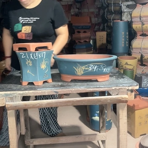 紫砂花盆两个蓝色