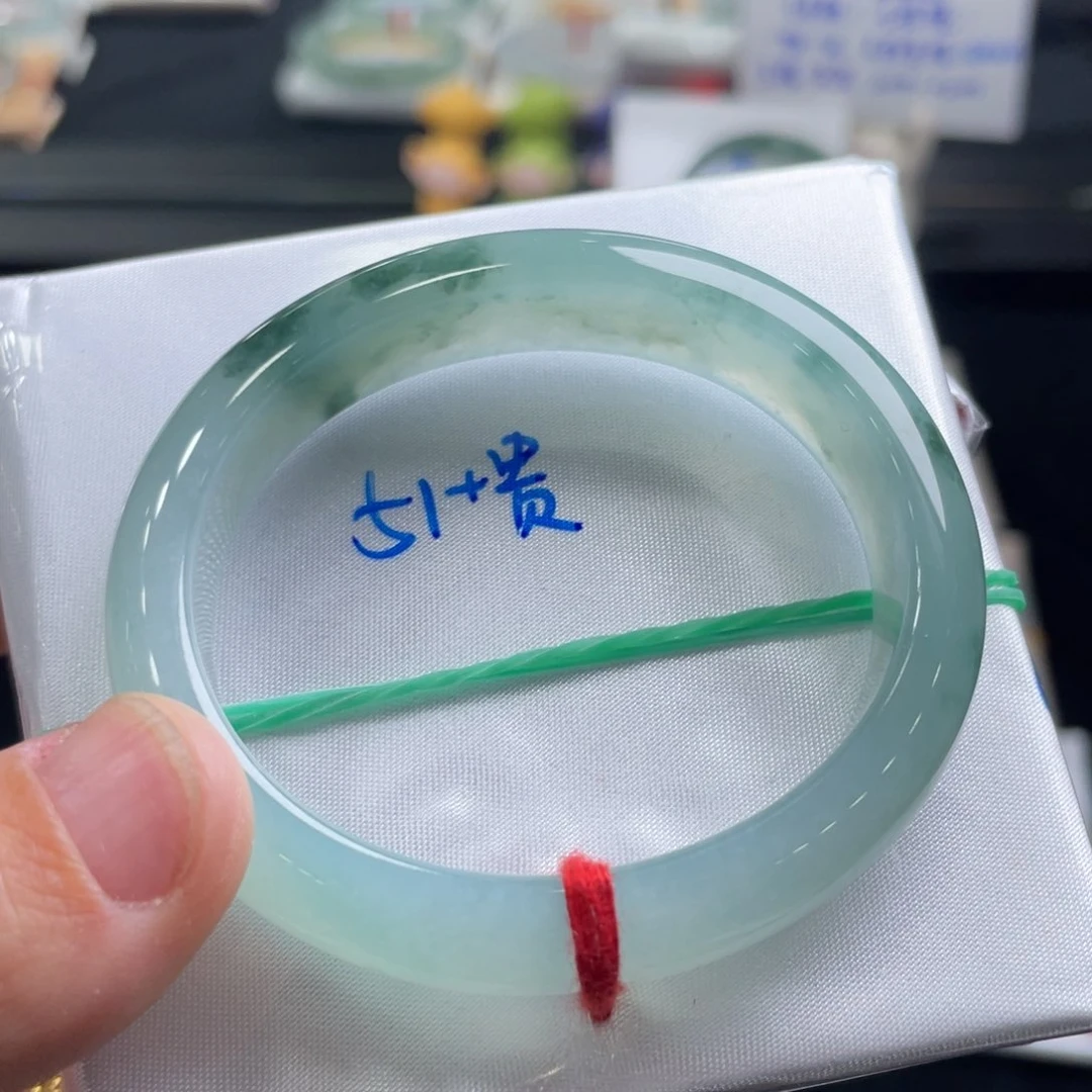 翡翠手镯未镶嵌翡翠手镯