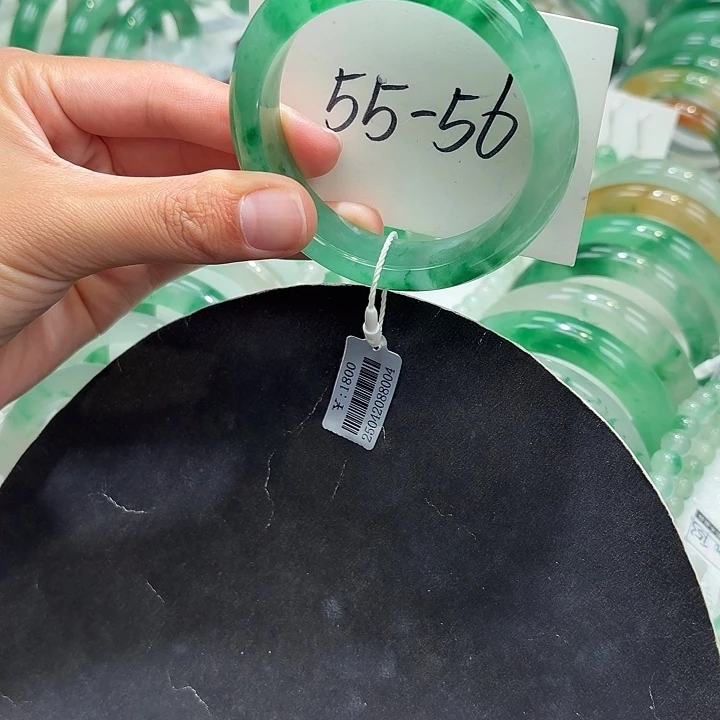 未镶嵌手镯石英质玉（非洲翠）