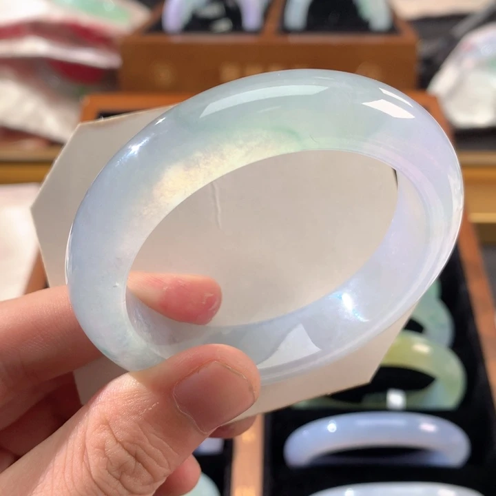 翡翠未镶嵌手镯冰润春彩