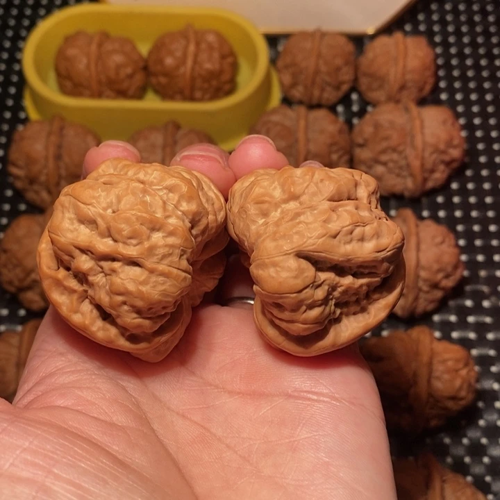文玩核桃把件蟾形好细腰超大腿蛙王