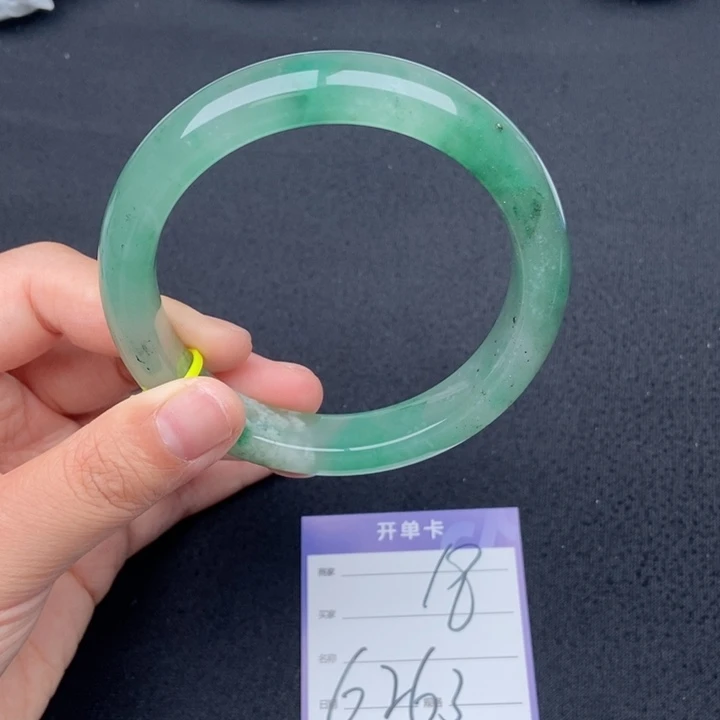 石英质玉（非洲翠）手镯未镶嵌18