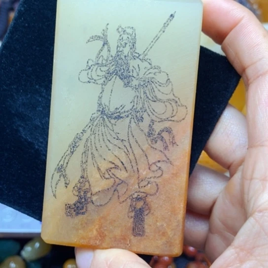 石英质玉（黄龙玉）未镶嵌颈饰