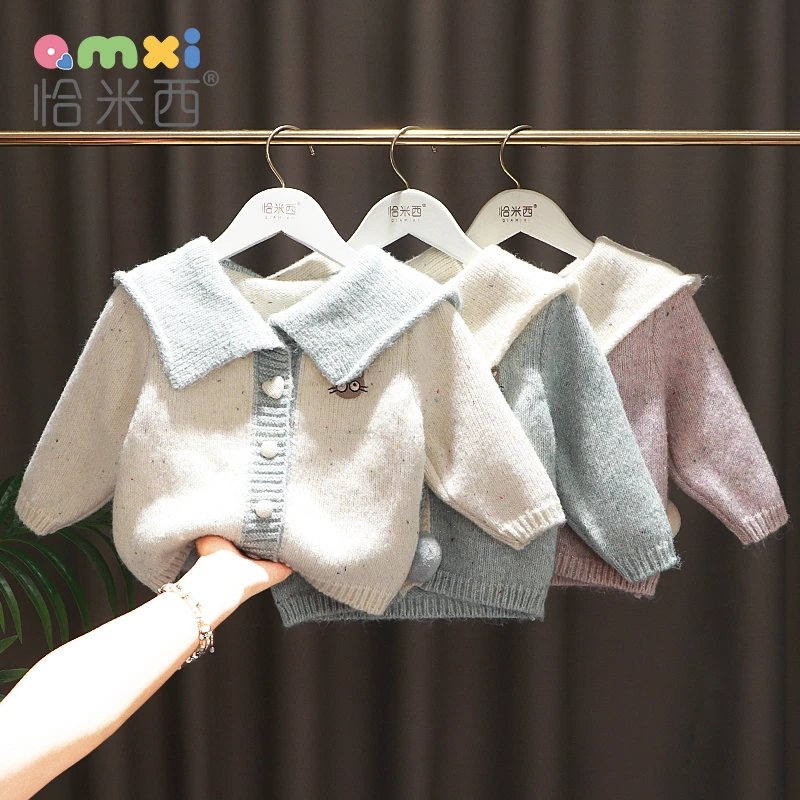 2025秋装女童针织开衫女宝宝娃娃领毛衣大翻领时髦洋气撞色外套