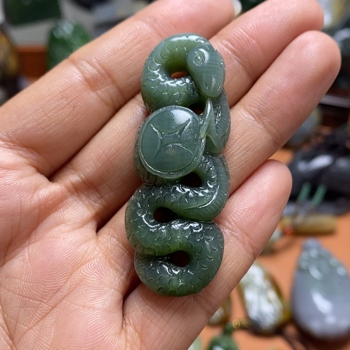 和田玉颈饰未镶嵌