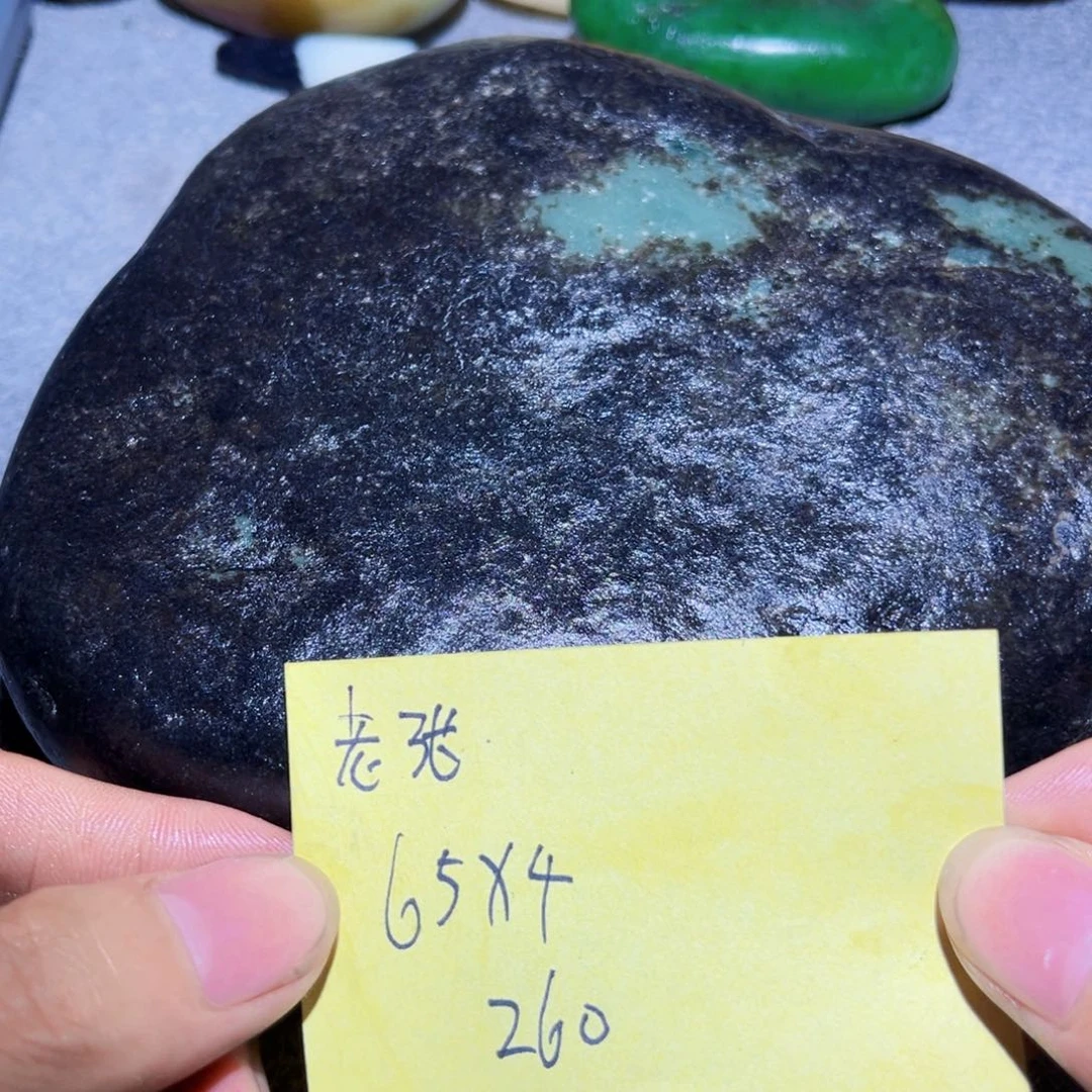 老***张和田玉未镶嵌珠宝奇石