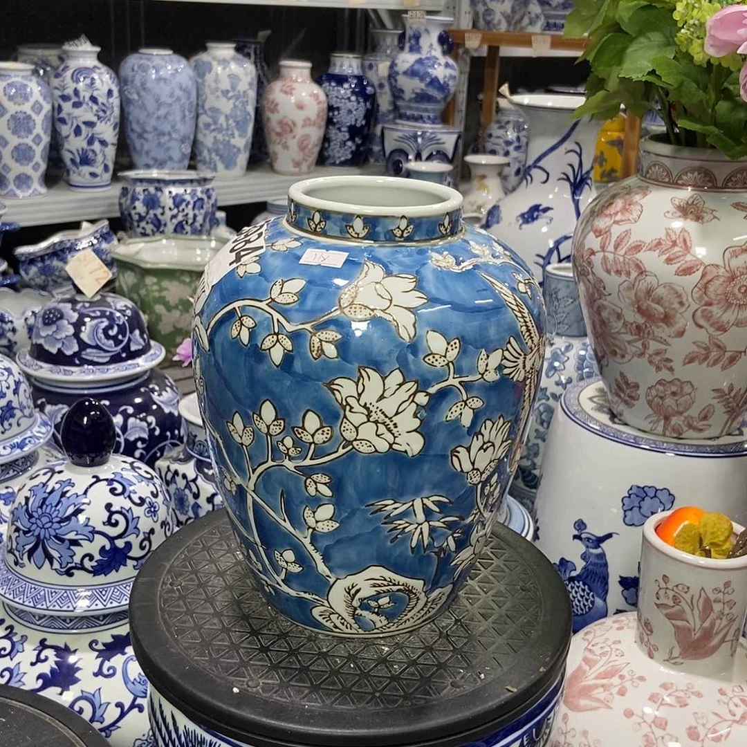 摆件花瓶手绘釉下彩