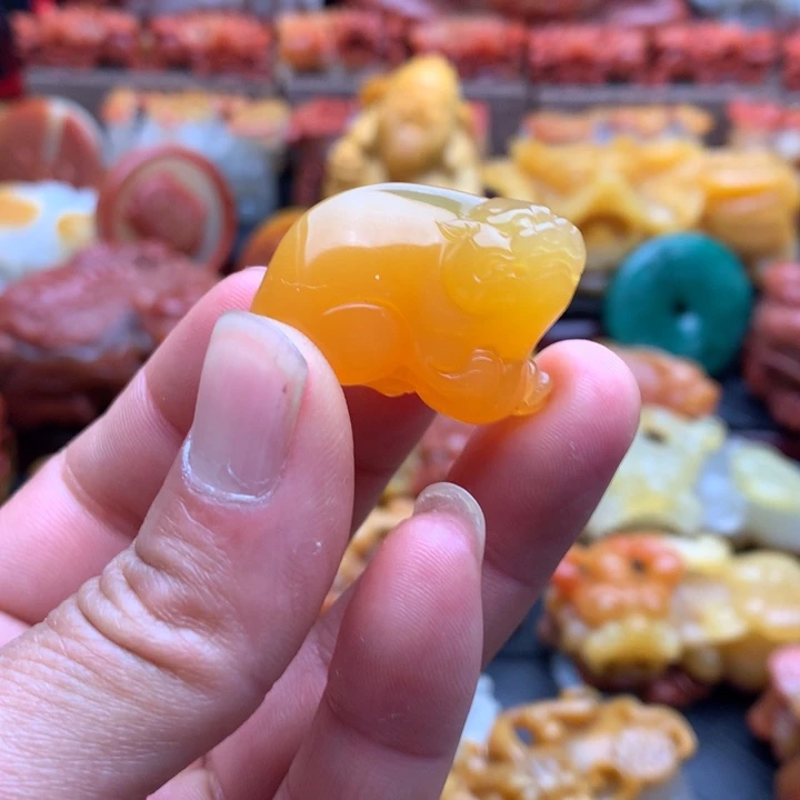 石英质玉（黄龙玉）黄龙玉貔貅未镶嵌哪**狗