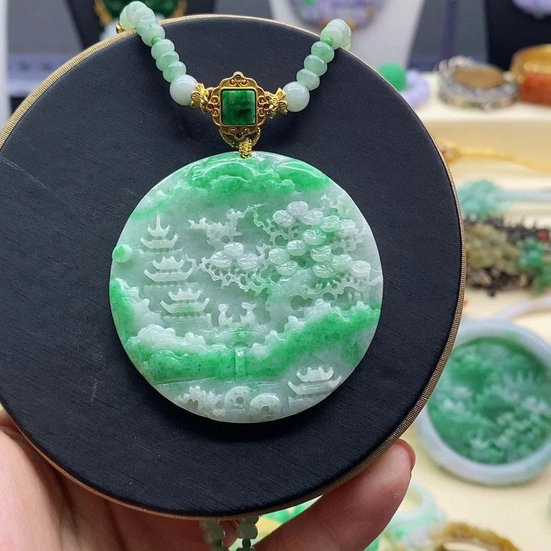 翡翠未镶嵌吊坠(赠链)