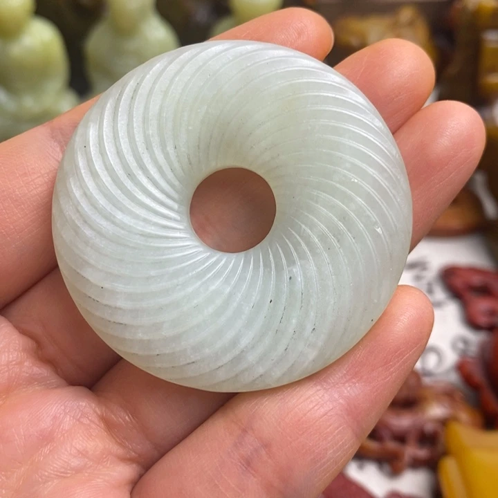 未镶嵌蛇纹石玉颈饰40