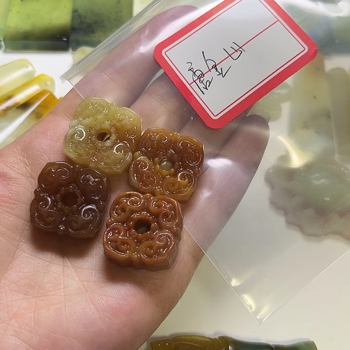 唐***山未镶嵌蛇纹石玉颈饰
