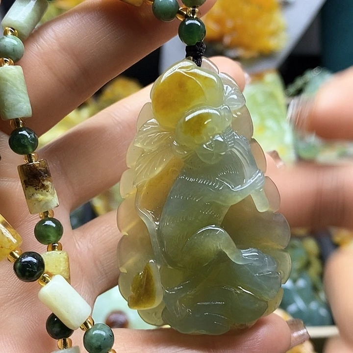 蛇纹石玉挂件未镶嵌