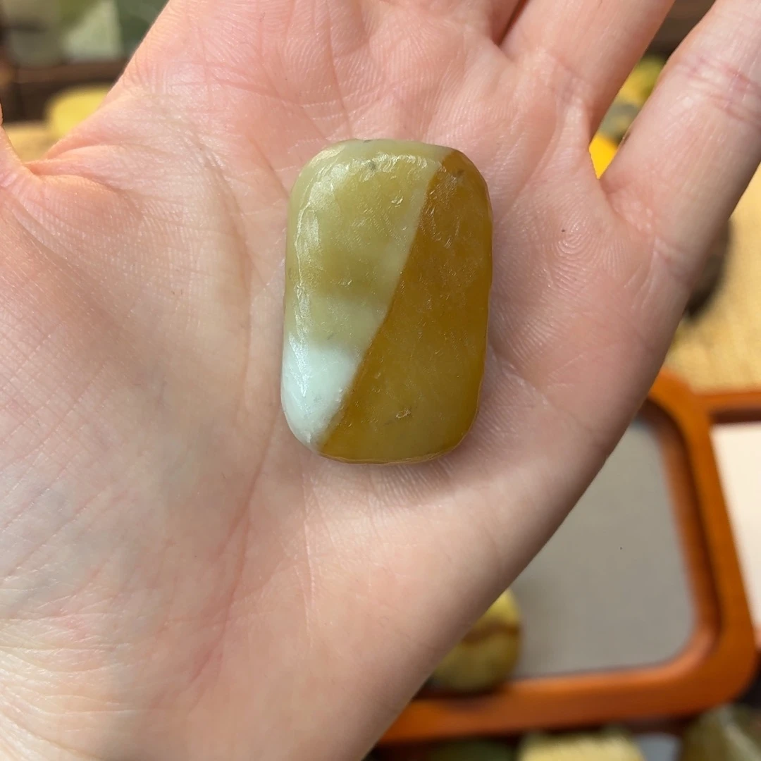 @***察蛇纹石玉未镶嵌颈饰