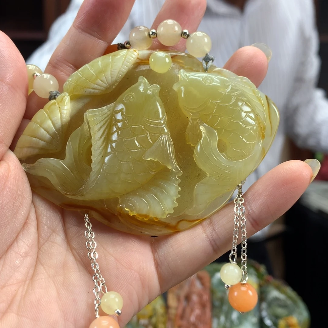 蛇纹石玉未镶嵌颈饰